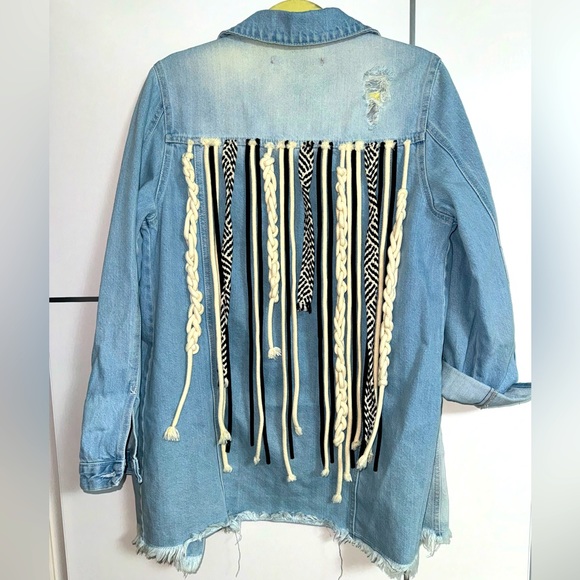 Jeans jacket Size S but fit like M - Picture 2 of 4